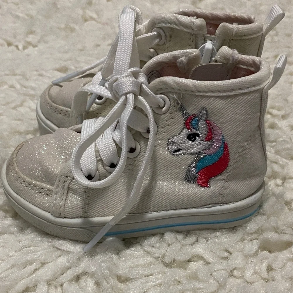 Carters baby girl size 4 Unicorn Embroidered  white glittery High-Top Sneakers